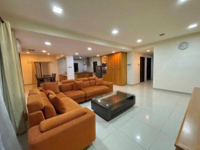 PENTHOUSE MARINA COURT VACATION HOME 4 BEDROOMS KOTA KINABALU 14pax